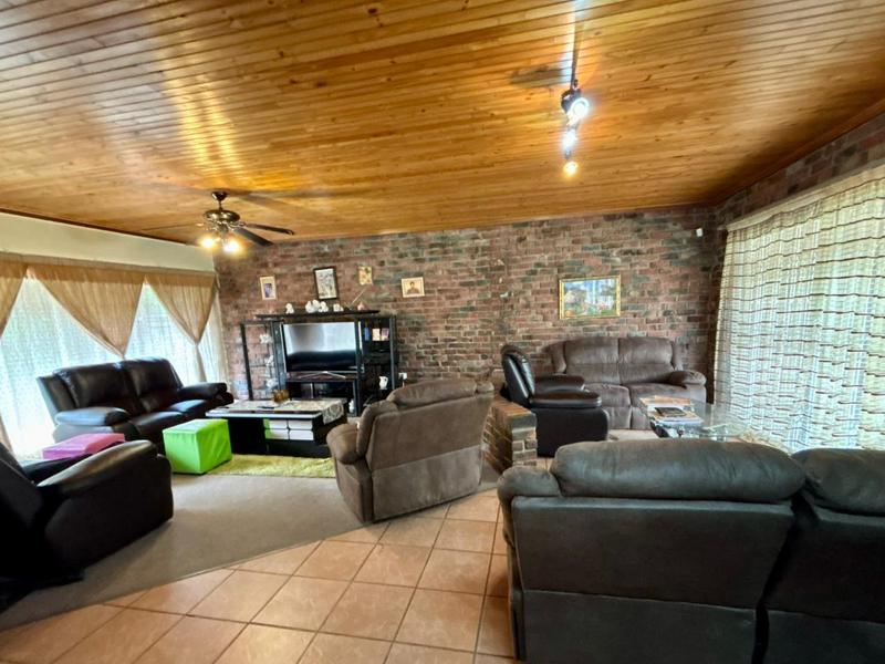 4 Bedroom Property for Sale in Pellissier Free State